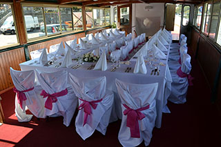 Stůl pro svatebčany