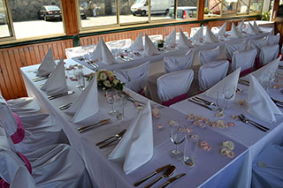 Stůl pro svatebčany