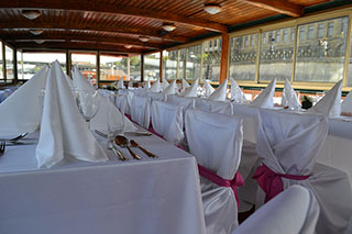 Stůl pro svatebčany